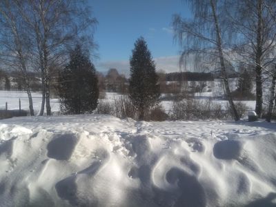 Wintertraum im Garten vorm Haus