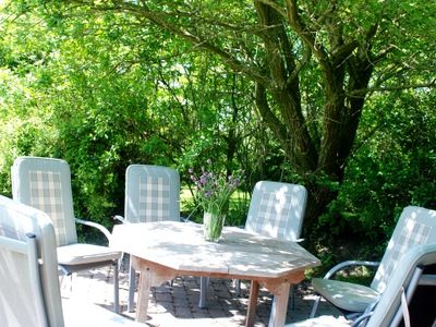 Terrasse mit gemütlichen Sitzgelegenheiten