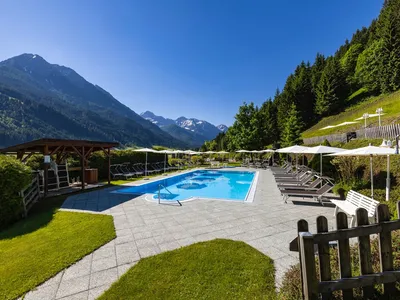 PoolOfHouse