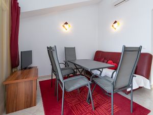 23568276-Ferienwohnung-4-Klenovica-300x225-3