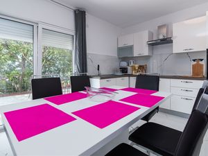 23696535-Ferienwohnung-8-Klenovica-300x225-3