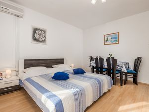 18323137-Ferienwohnung-4-Klenovica-300x225-2