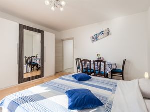 18323798-Ferienwohnung-4-Klenovica-300x225-3