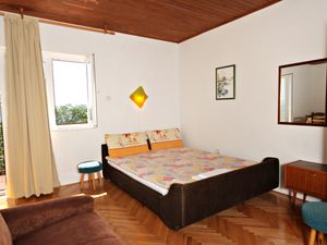 23928587-Ferienwohnung-4-Klenovica-300x225-0