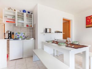 23726026-Ferienwohnung-8-Klenovica-300x225-3