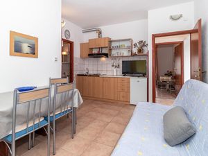 23728131-Ferienwohnung-4-Klenovica-300x225-1