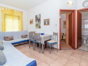 23728131-Ferienwohnung-4-Klenovica-300x225-3