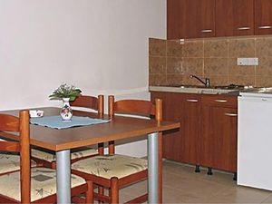 23747526-Ferienwohnung-4-Klenovica-300x225-3