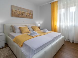 23755180-Ferienwohnung-3-Klenovica-300x225-5