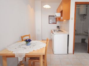 18321871-Ferienwohnung-3-Klenovica-300x225-2