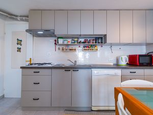 18323286-Ferienwohnung-2-Klenovica-300x225-4