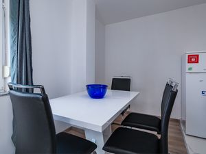 18321433-Ferienwohnung-4-Klenovica-300x225-5