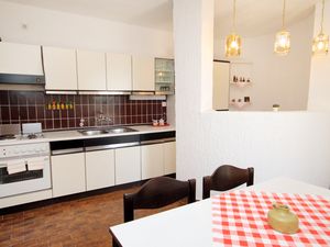 18323045-Ferienwohnung-3-Klenovica-300x225-3