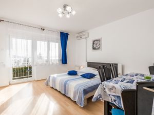 18323137-Ferienwohnung-4-Klenovica-300x225-1