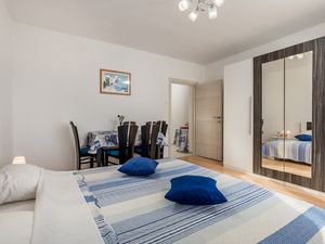 18323137-Ferienwohnung-4-Klenovica-300x225-3