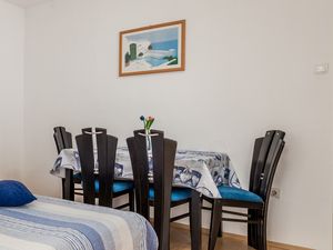 18323137-Ferienwohnung-4-Klenovica-300x225-5