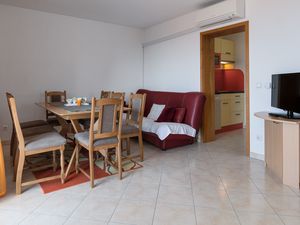 23568275-Ferienwohnung-8-Klenovica-300x225-1