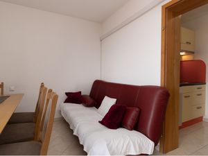 23568275-Ferienwohnung-8-Klenovica-300x225-4