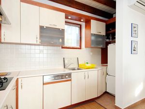 23928602-Ferienwohnung-4-Klenovica-300x225-5