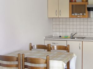 23928604-Ferienwohnung-4-Klenovica-300x225-1