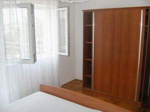 23928604-Ferienwohnung-4-Klenovica-300x225-5