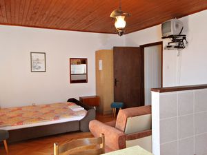 23928587-Ferienwohnung-4-Klenovica-300x225-2