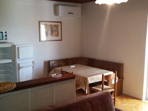 23928587-Ferienwohnung-4-Klenovica-300x225-3