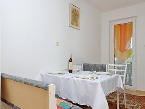 24021405-Ferienwohnung-5-Klenovica-300x225-1