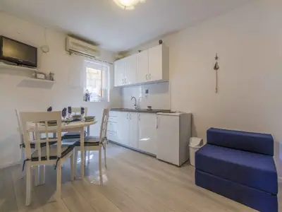 Ferienwohnung für 3 Personen (25 m²) in Klenovica 8/10