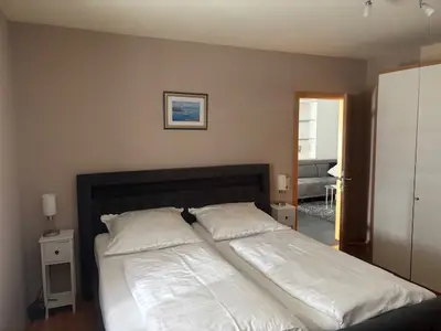 Schlafzimmer 1