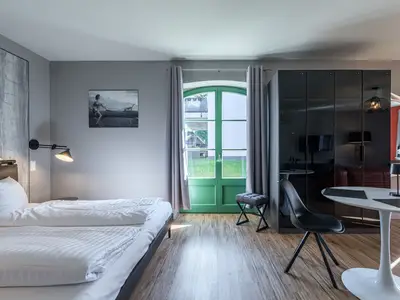 Ferienwohnung Müritzperle Klink Blick ins Schlafzimmer mit Sitzbereich
