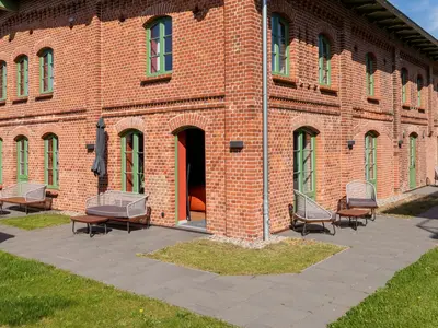 Ferienwohnung Müritzperle Klink Terrasse mit Sitzmöbeln und Tisch