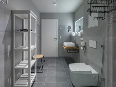 Ferienwohnung Heimathafen Klink modernes Badezimmer mit offener Dusche