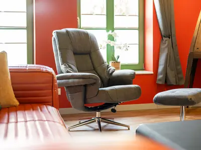 Ferienwohnung Schwalbenblick Klink mit bequemen Sessel