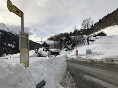 Bushaltestelle(Linie 90/91)