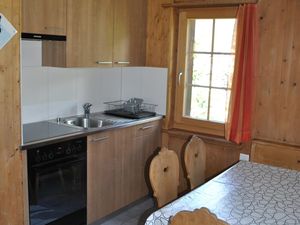 23427383-Ferienwohnung-5-Klosters-Serneus-300x225-4