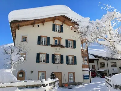 Aussenansicht Strassenseite Winter