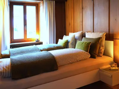 Schlafzimmer 1 mit Badezimmer