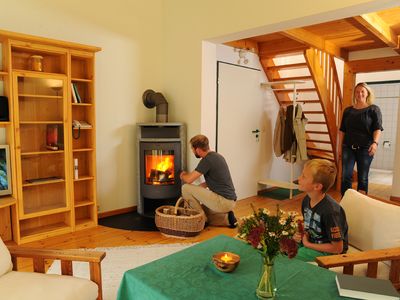 Fewo GRÜN: Wohnraum mit Kamin