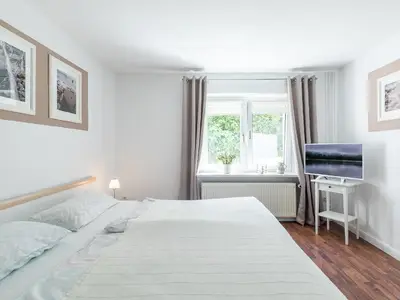 Schlafzimmer 1