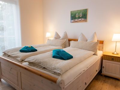 Schlafzimmer mit Doppelbett