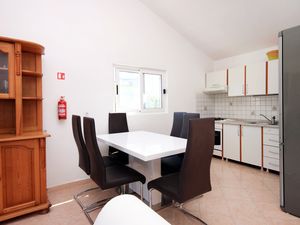 19128727-Ferienwohnung-5-Kneza-300x225-5