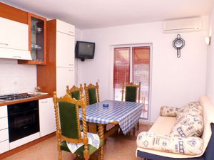 23925767-Ferienwohnung-6-Kneza-300x225-1