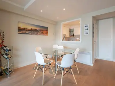 DiningRoom