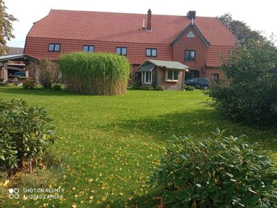 Bauernhaus mit großem Garten