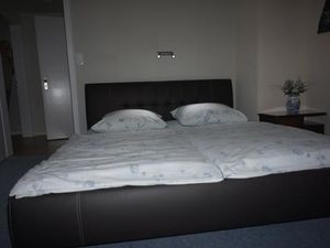 17998978-Ferienwohnung-2-Köln-300x225-1