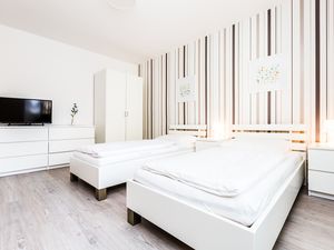 22462647-Ferienwohnung-3-Köln-300x225-3