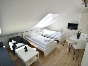 22462657-Ferienwohnung-3-Köln-300x225-1