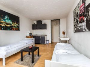 22512443-Ferienwohnung-3-Köln-300x225-2