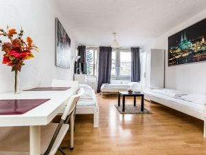 22512443-Ferienwohnung-3-Köln-300x225-4